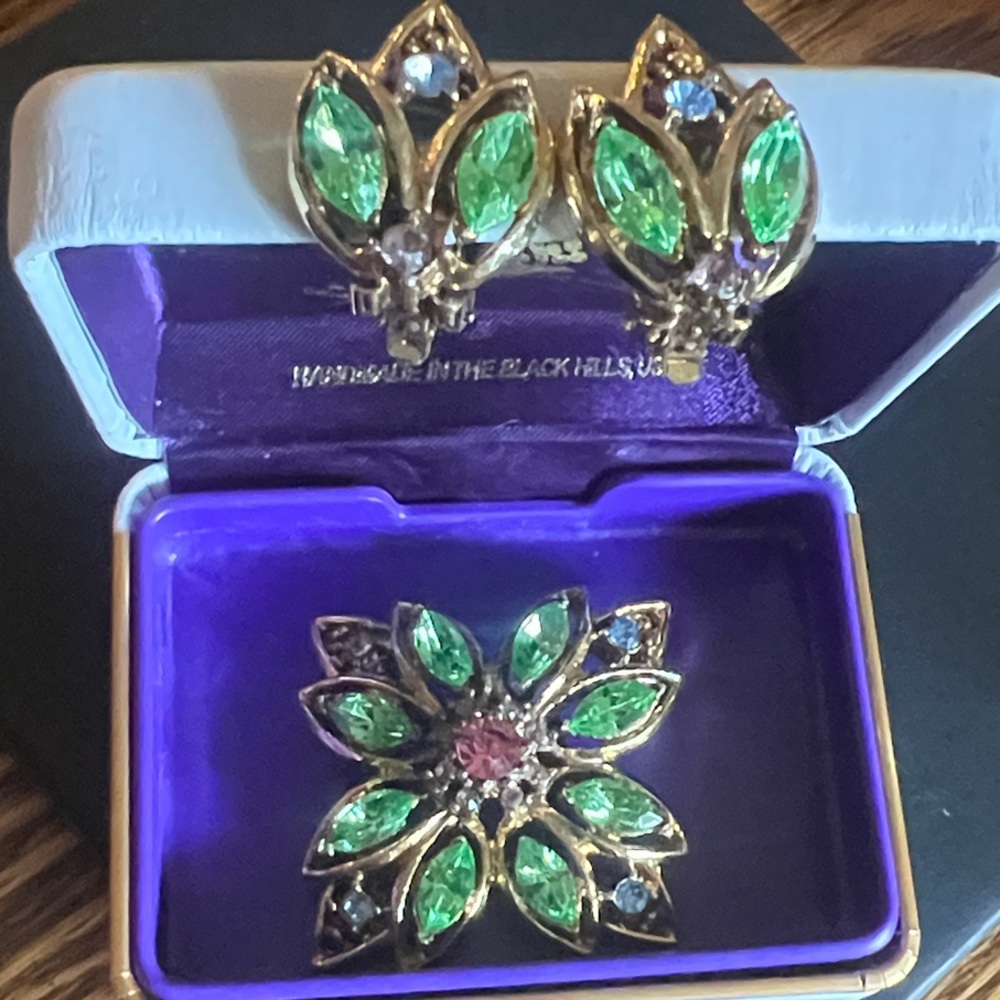 Vintage Green and Gold Brooch Set